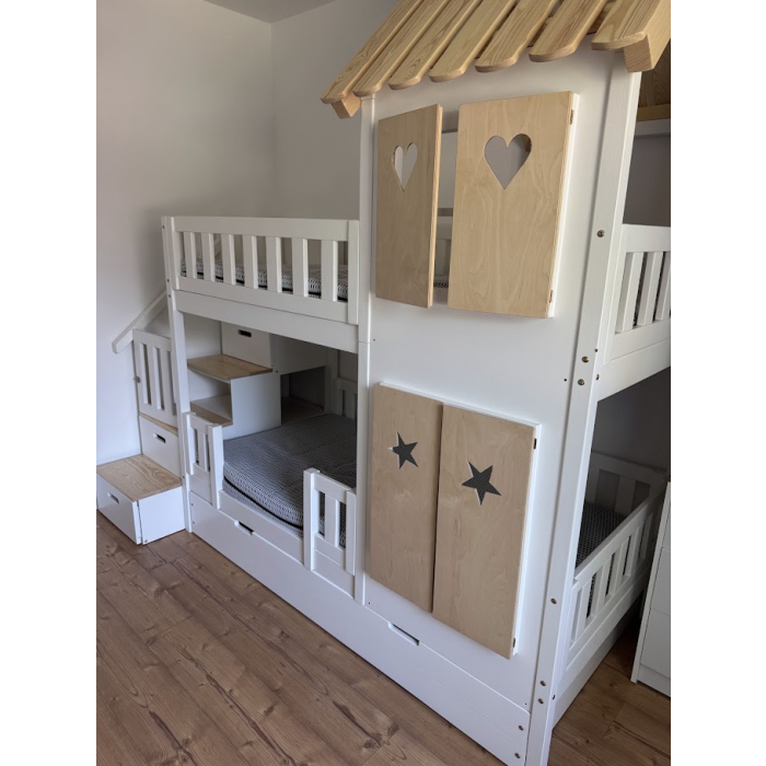 Etagenbett mit Treppe, Dach und Fensterläden aus Massivholz in Weiß und Naturholz